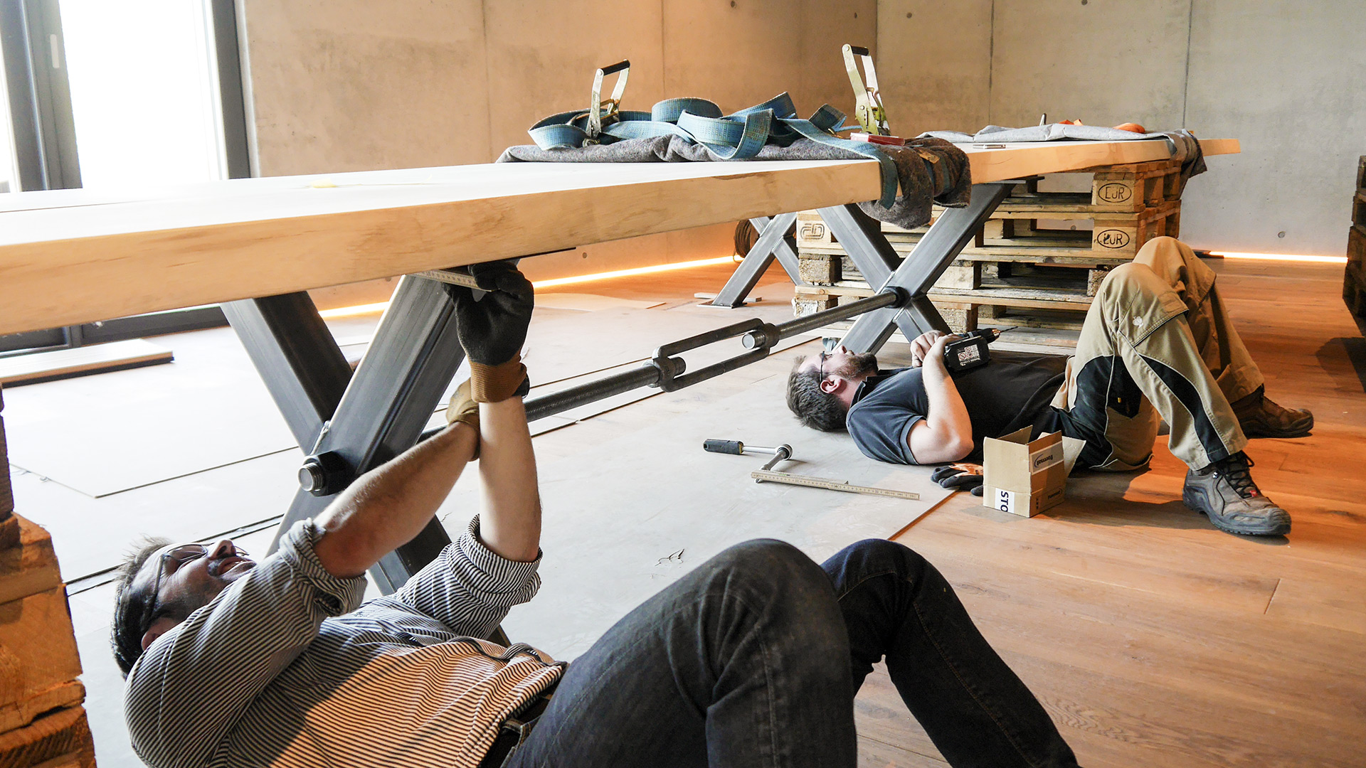 Unser Montageteam setzt ihren Ausbau professionell um. Ohne böse Überraschungen.