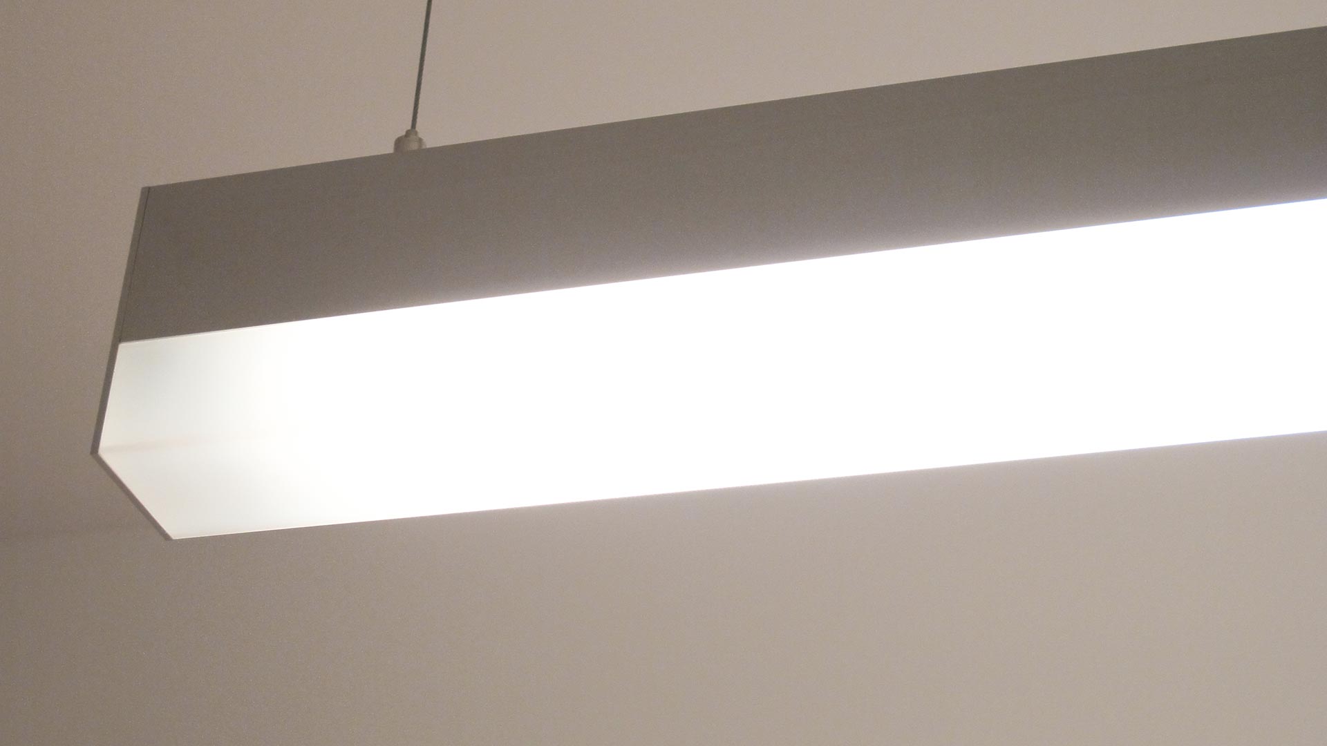 Für die Deckenbeleuchtung war es wichtig, dass die Leuchtmittel ein möglichst gleichmäßiges und diffuses Licht liefern.