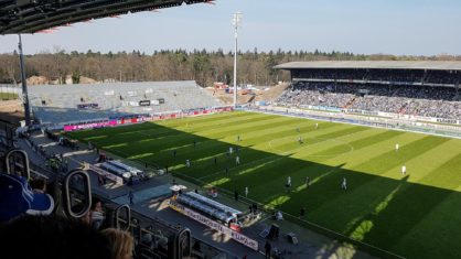 Fast fertig: Provisorische Tribüne im KSC-Wildparkstadion