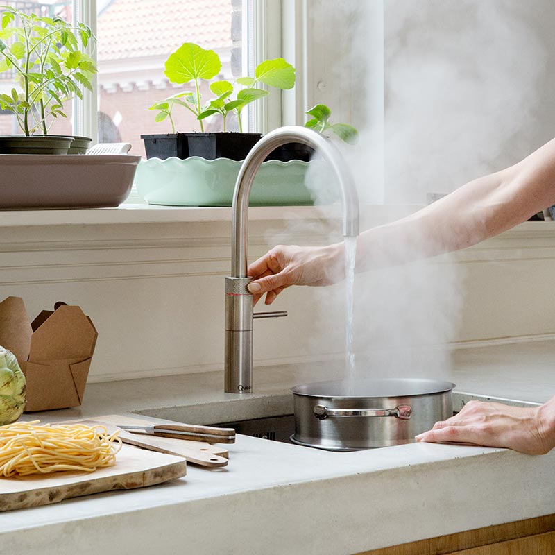 Quooker Flex ist nicht nur eine Universalarmatur. Sie ist auch noch ausziehbar.