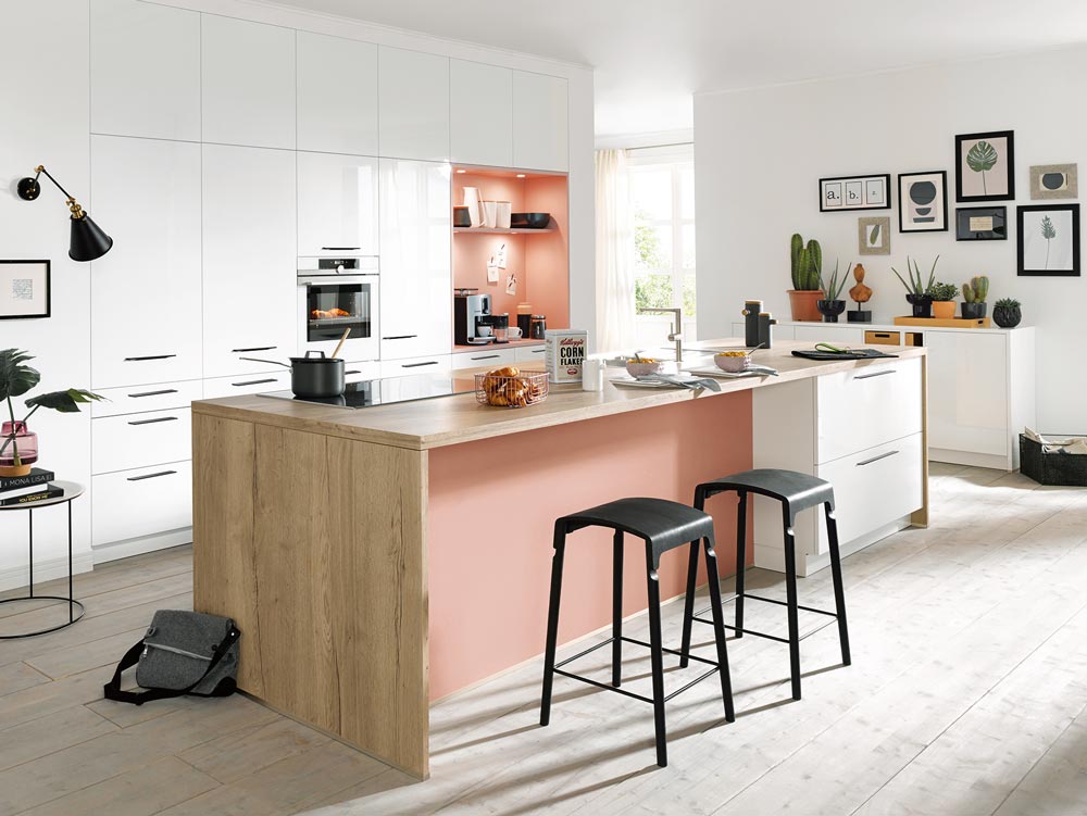 Eine Kochinsel macht das Kochen in Ihrer Einbauküche zum sozialen Ereignis.