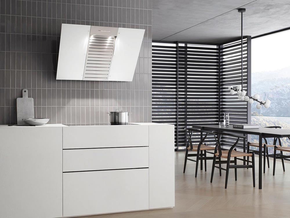 Die grifflose Ausführung der Miele Einbaugeräte lässt sich besonders dezent in die Innenarchitektur integrieren.
