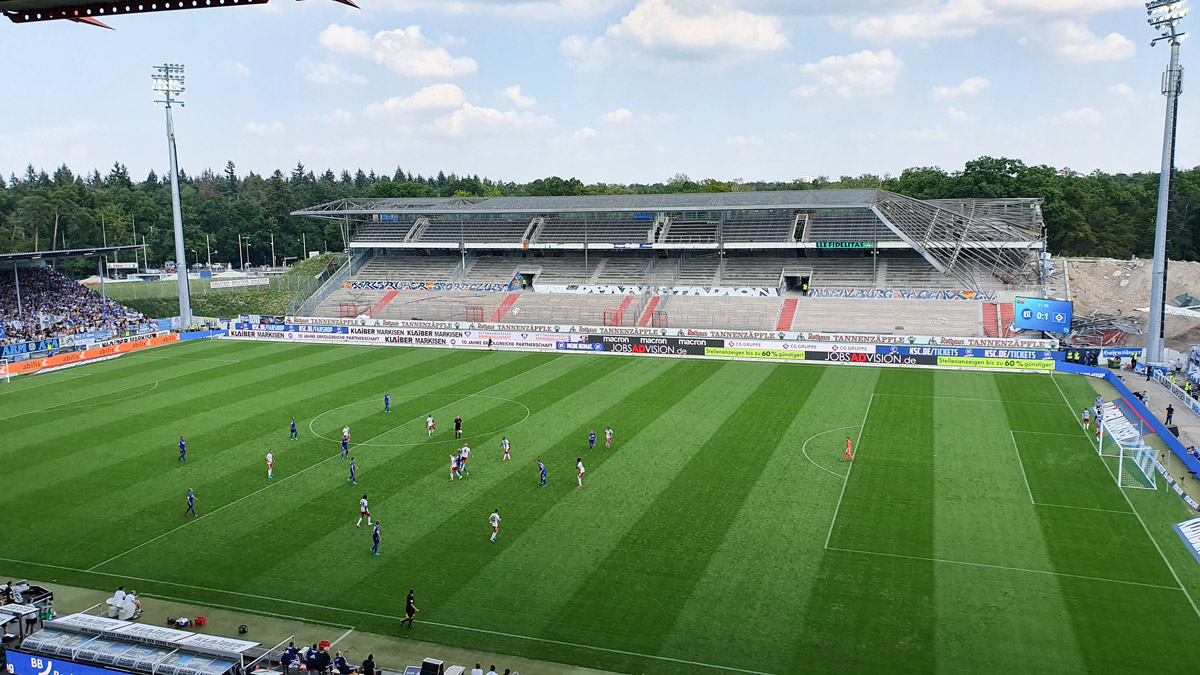 Von der Haupttribüne aus bietet sich ein recht trostloser Anblick.