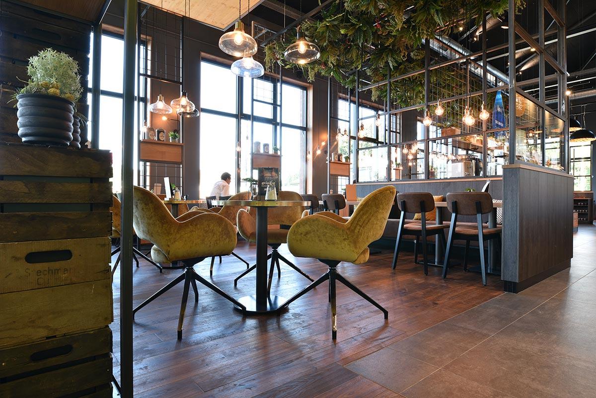 Bestuhlung von Schnieder im Bäckerei Café Geiping in Lüdinghausen