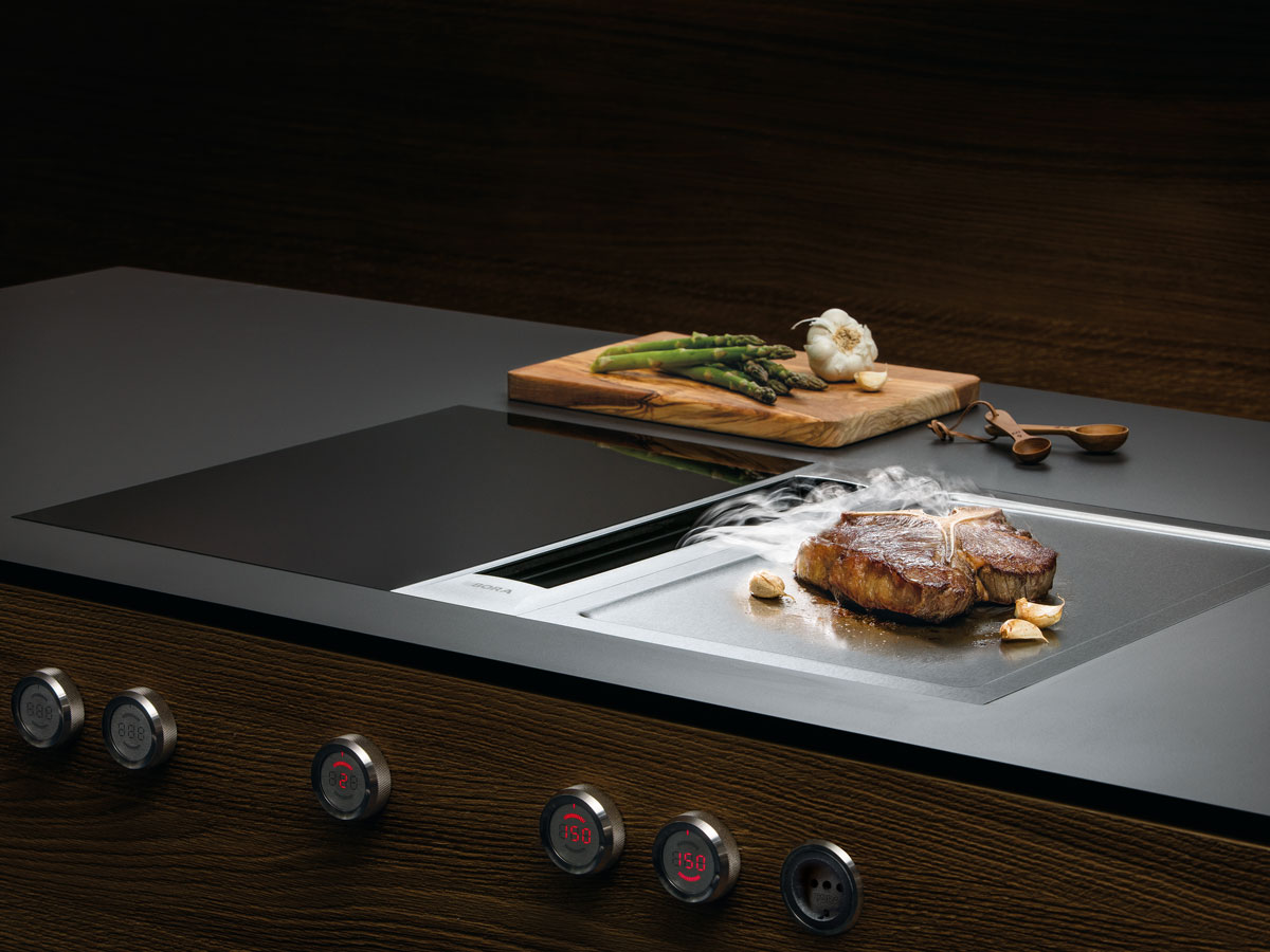 BORA Professional 2.0 mit Induktionskochfeld und Teppanyaki.