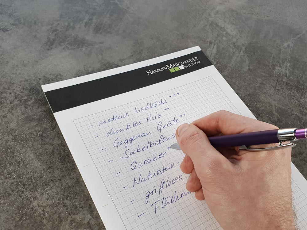 Nun können Sie die Punkte auf Ihrer Liste nach Wichtigkeit ordnen. Wir empfehlen die Vergabe von Punkten. Sie können die Stichpunkte aber auch durchnummerieren.