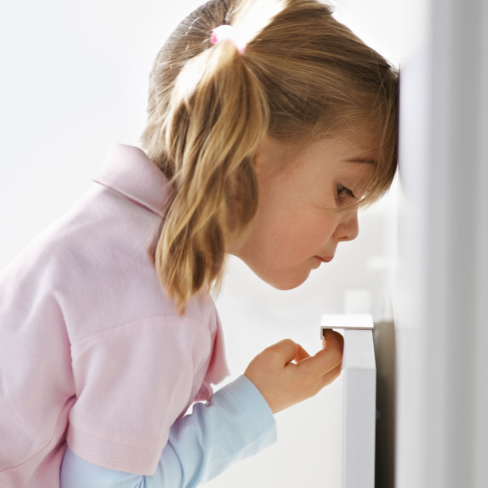Von der Herdplatte bis zur Steckdose: Wie Sie Ihre Küche kindersicher machen