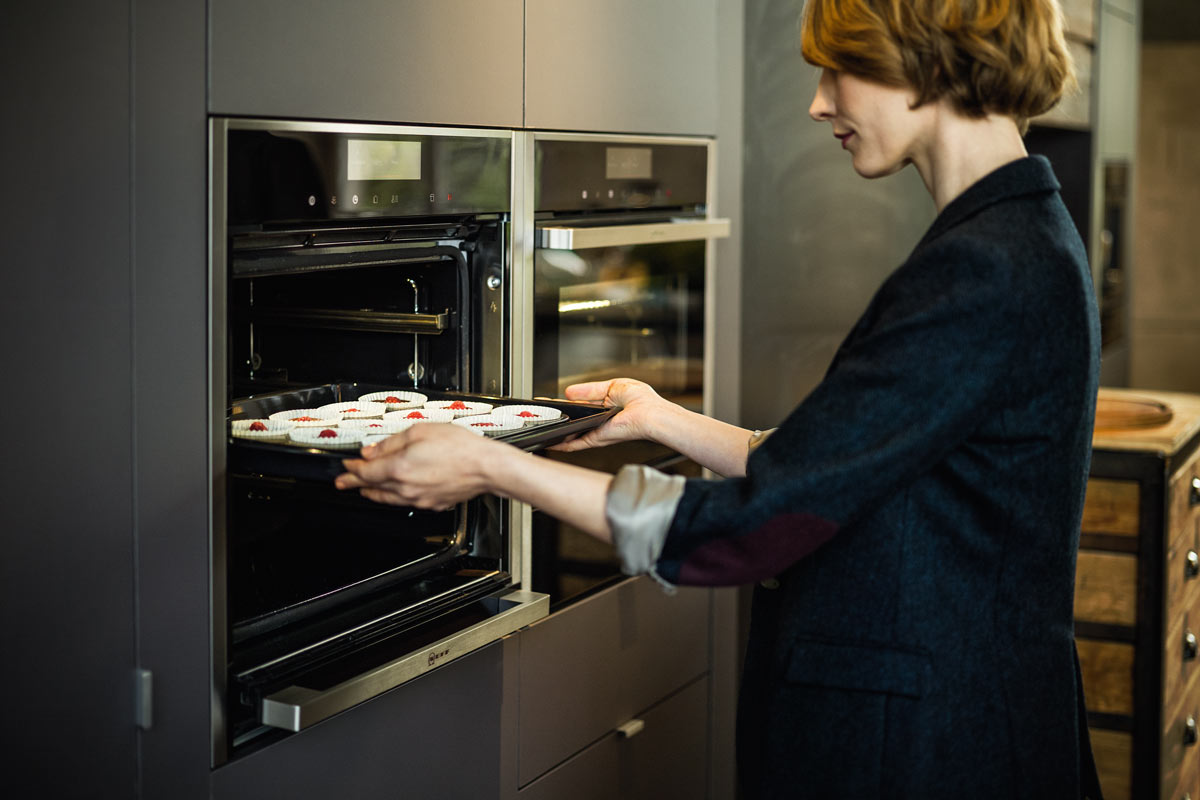 Ergonomie-Geräteanordnung-NEFF Backofen in Arbeitshöhe schafft Ergonomie in der Küche