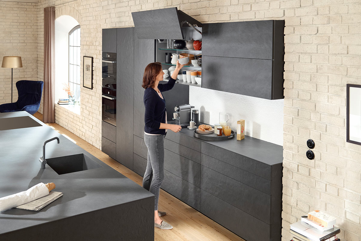 Ergonomie-Klappen-Blum Klappen an Oberschränken für Ergonomie in der Küche