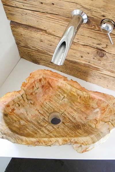 Waschtisch mit Altholz­balken - Hammer Margrander Interior