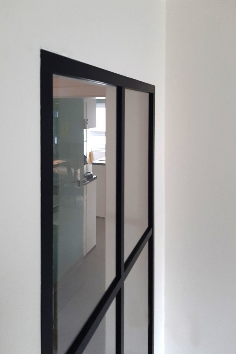 Möbel nach Maß: Einbau­schränke, Glastrenn­wand und Badezimmer | Hammer