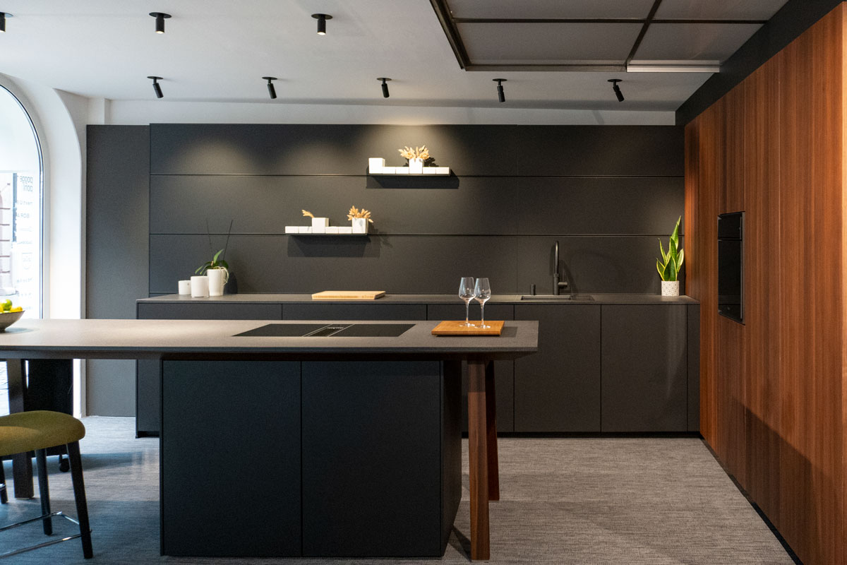 Der next125 Kochtisch bringt markanten Werkbank-Stil in die Küche