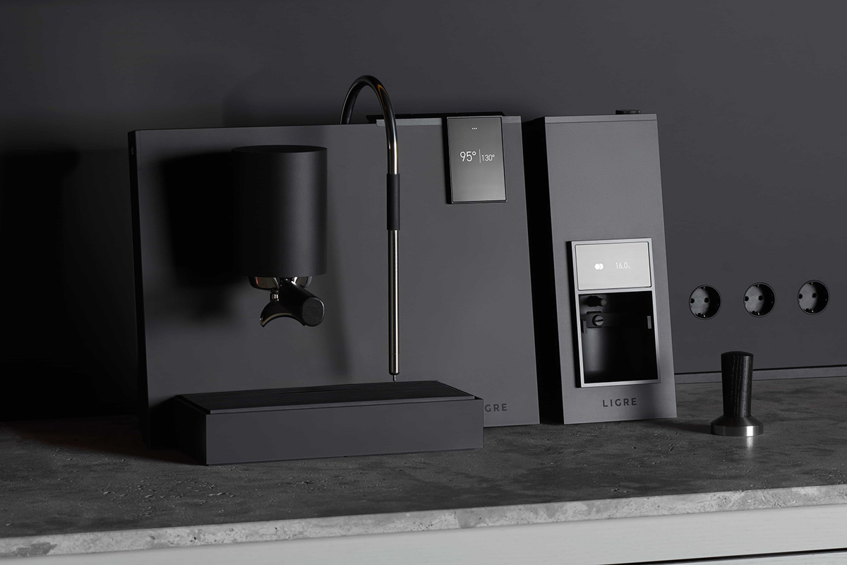 youn-schwarz-LIGRE-Espresso-Maschine youn und siji in black-mat