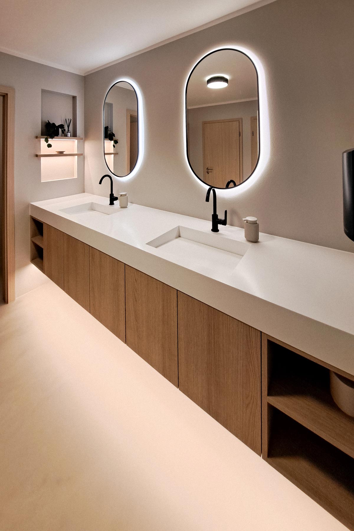 Waschtisch-Damentoilette-Hotel-Lehn-Saulheim Doppelwaschtisch im Damen-WC