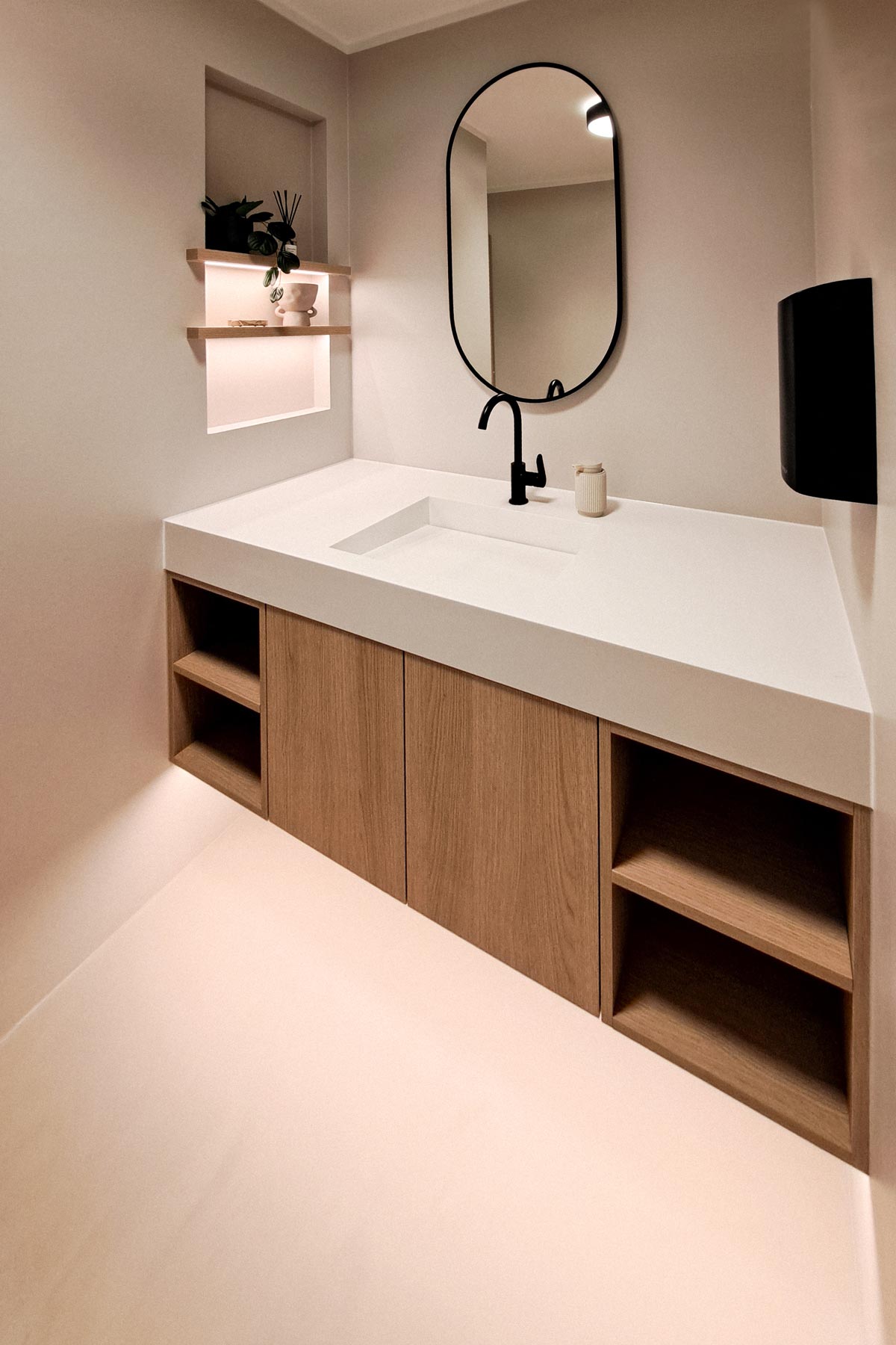 Waschtisch-Herrentoilette-Hotel-Lehn-Saulheim Waschtisch im Herren-WC der Hotel Lehn Eventlocation