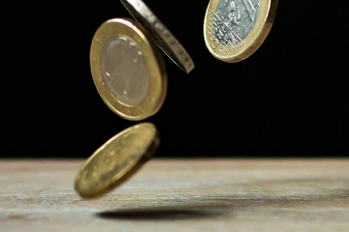 Fallende Euromünzen