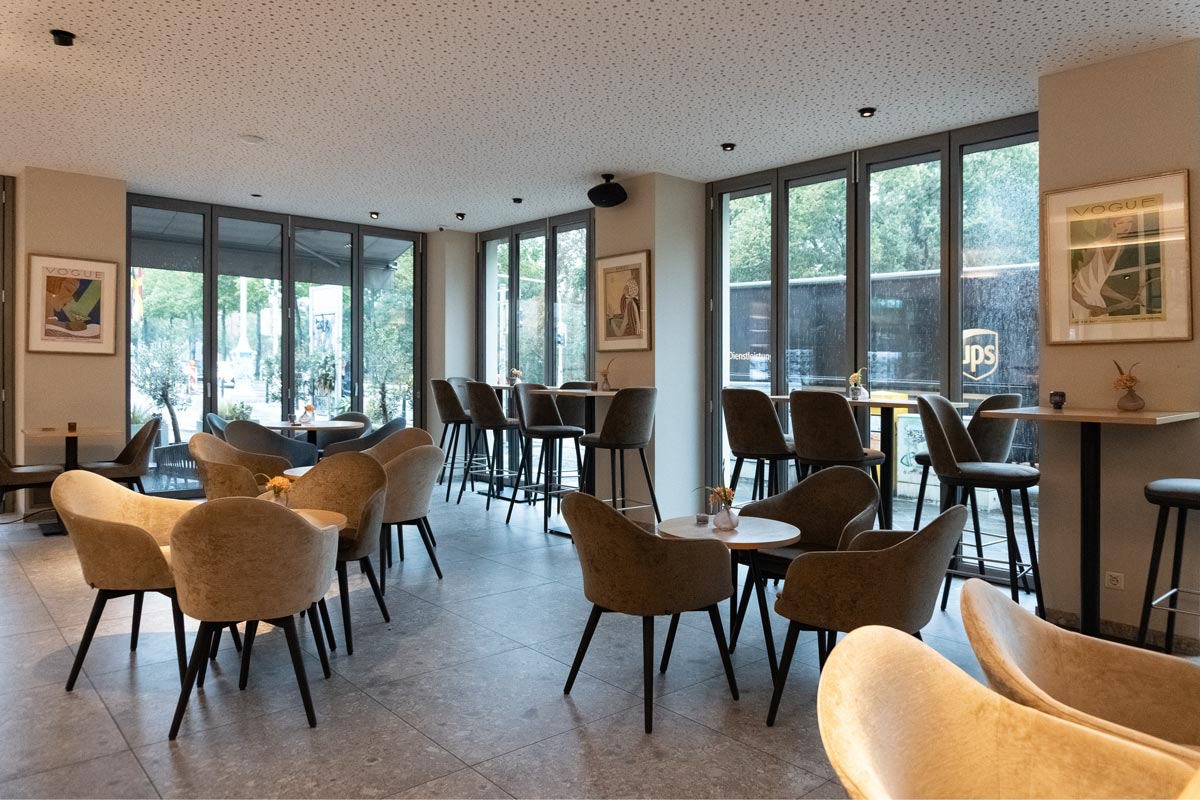 Bestuhlung-Tische-Phi-Café-Bar-Mannheim Tische & Bestuhlung im Café Phi