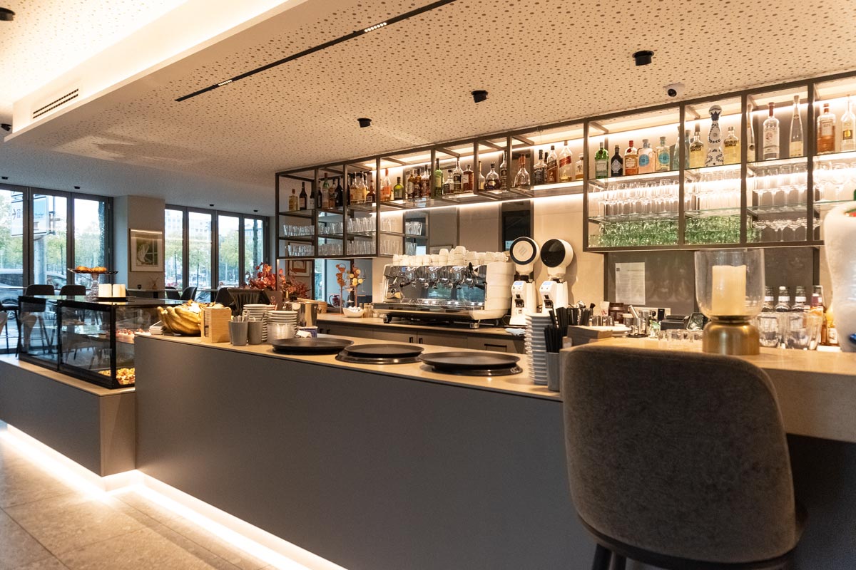 Fronttheke-Gastseite-Phi-Café-Bar-Mannheim Die Gastseite der Fronttheke im Café Phi