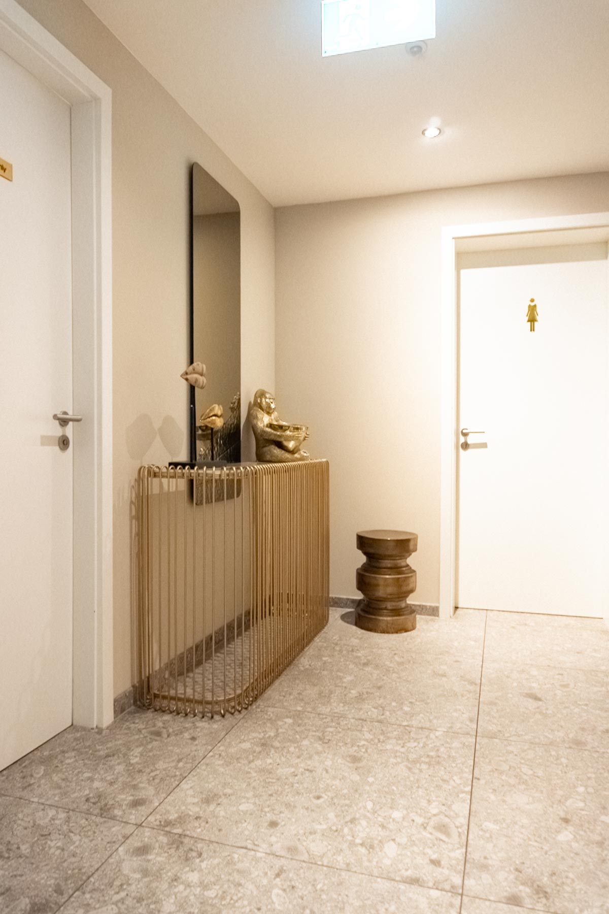 WC-Vorraum im Phi